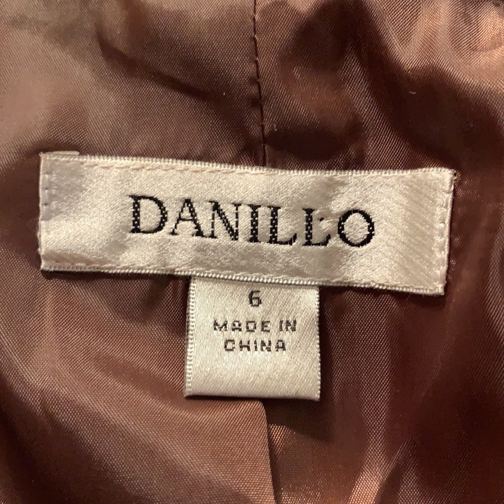 Two piece Danillo suit, sz 6, Brown and white. - Picture 5 of 5